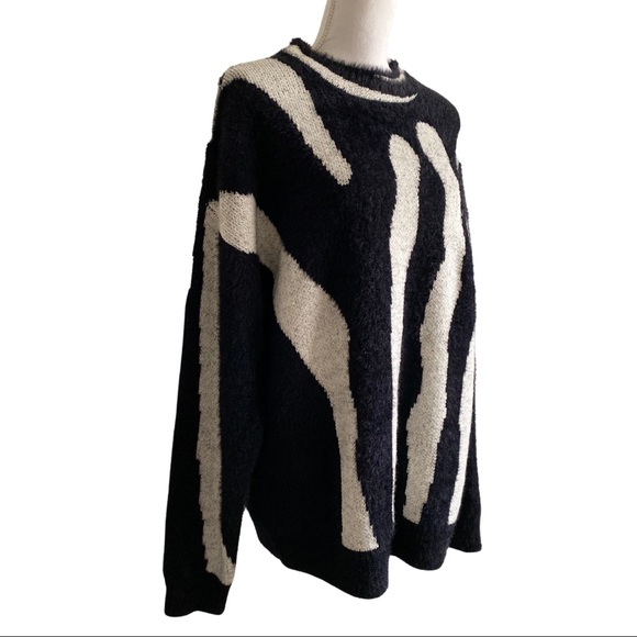 🏷 NWT VeryJ Super Soft Sweater - Picture 3 of 6